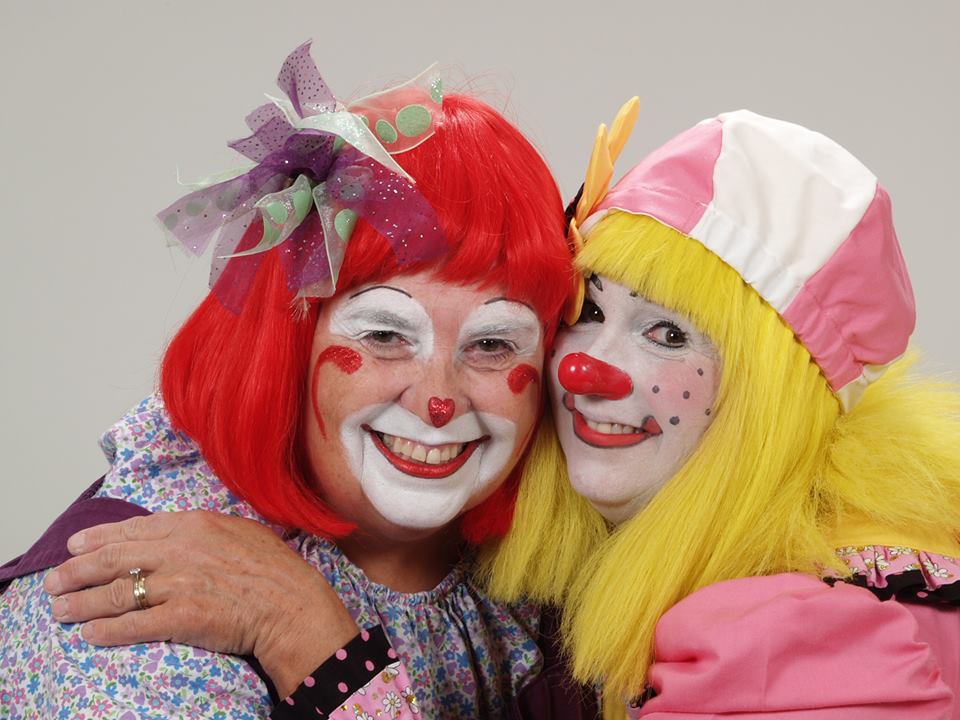 Hugz loves other clowns